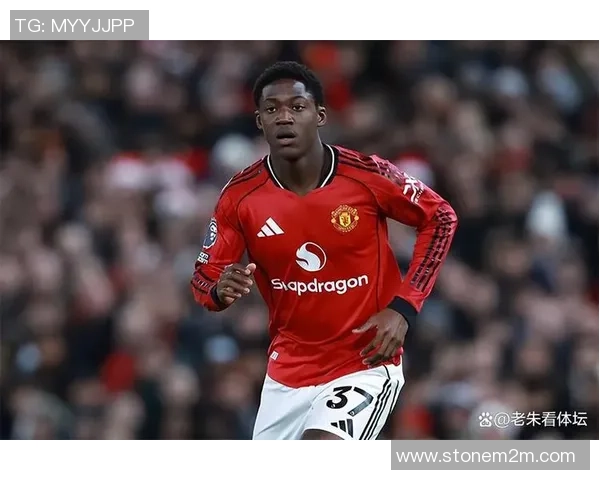 英超焦点战：多特蒙德逆转曼联引发争议判罚全场沸腾